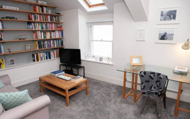 Contemporary 2 Bedroom Apartment in Converted Church