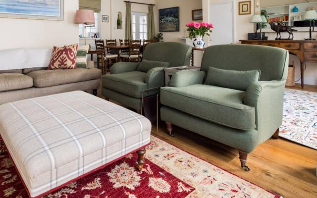 Traditional Treasure 3 BR Home Hyde Park