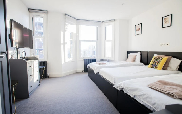 Surbiton Luxury Garden House 19A