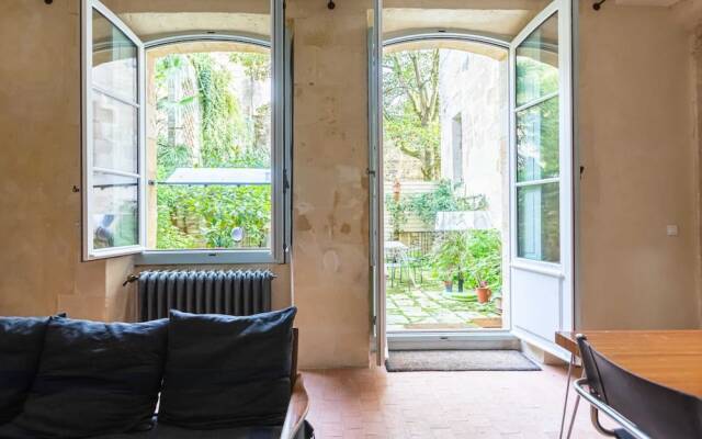 Retro apartment with garden by GuestReady