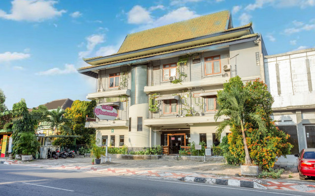 OYO 3819 Hotel Winotosastro