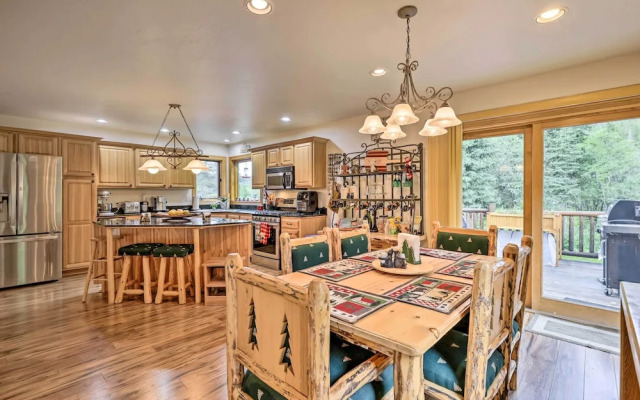 Alpine Escape w/ Mtn Views in Blue River!