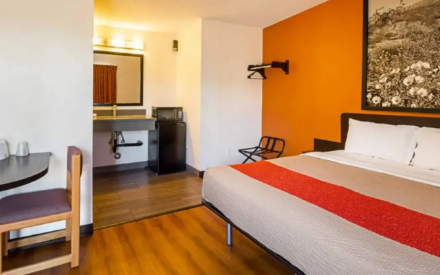 Motel 6 on Maple