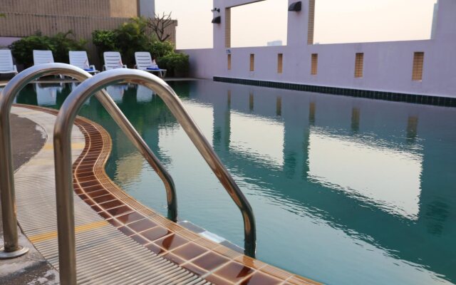 The Quarter Saphankhwai by UHG