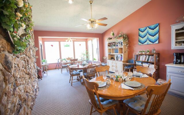 Red Bud Cove Bed & Breakfast Suites