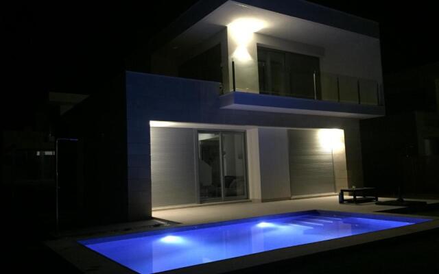 3018 Vistabella- Malibu