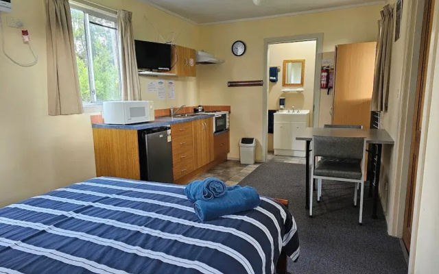 Snug Beach Cabin And Caravan Park