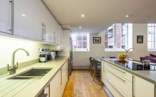 Stylish Loft Style Apartment Close To Overground