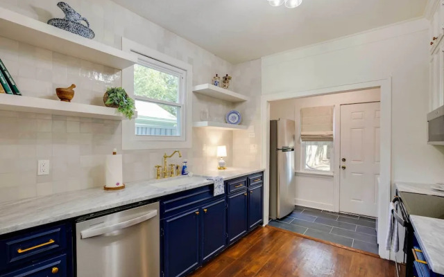 Walkable Tyler House w/ Deck: 1/2 Mi to Downtown!