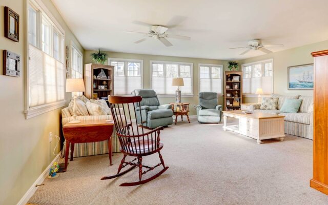 Westerly Retreat ~ 1/4 Mi to Private Beach!