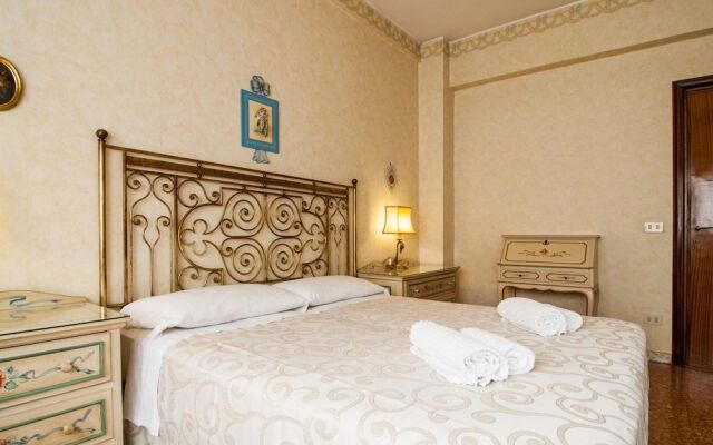 Aurelio&Vaticano Elegant Flat