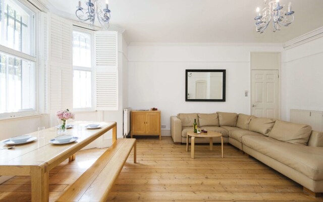 Spacious Cromwell Road Apartment - JSP