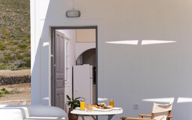 Red Beach Harmony suites Modestos