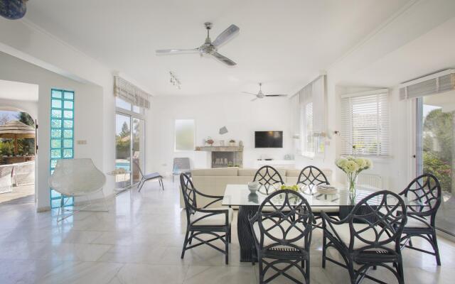 Mazeri in Protaras With 5 Bedrooms and 4 Bathrooms