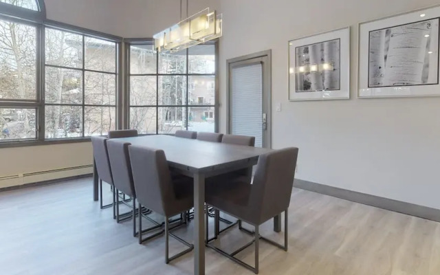 Vail Village Center Place 3 Bedroom Condo