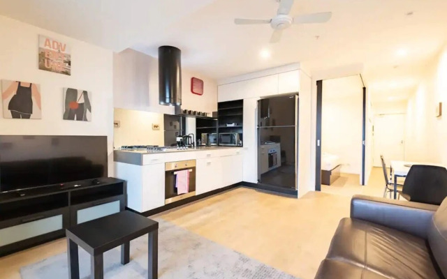 Bright 1 Bedroom Apartment in St Kilda