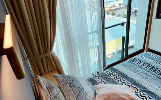 D'wharf Residence @ PD Waterfront Family Max Suite by AirPlan