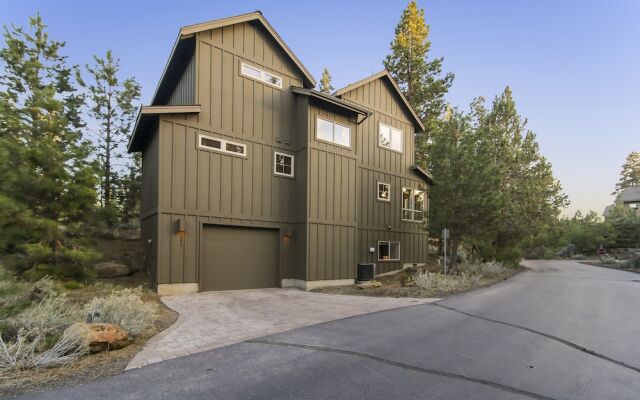 Big Canyon Home with Pool, Hot Tub, and Deschutes River Trail Access by RedAwning