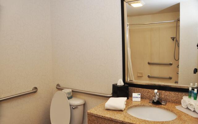Holiday Inn Express & Suites Lancaster by IHG