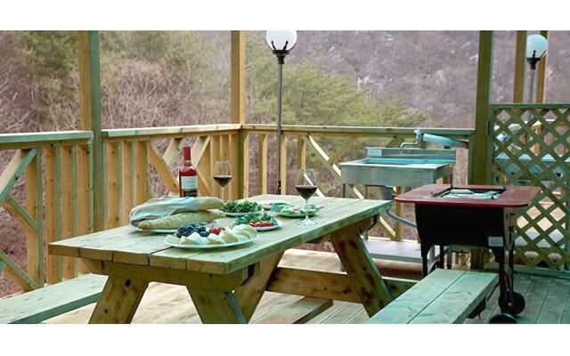 Yangsan Chickweed & Flower Pension