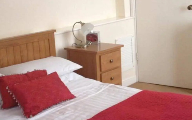 Cross Street Guesthouse & B & B