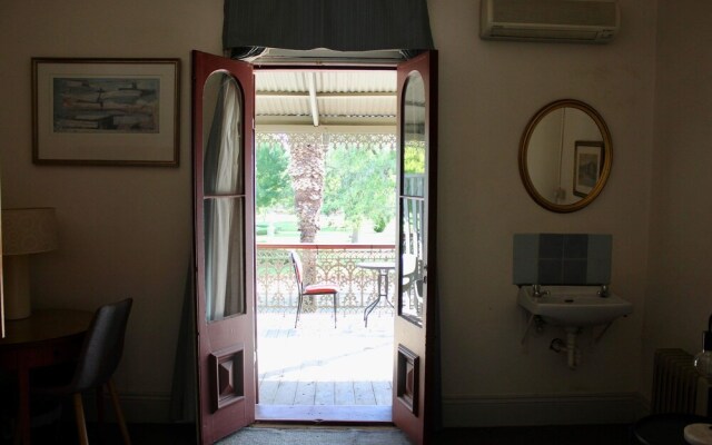 Vandenberg Hotel Forbes