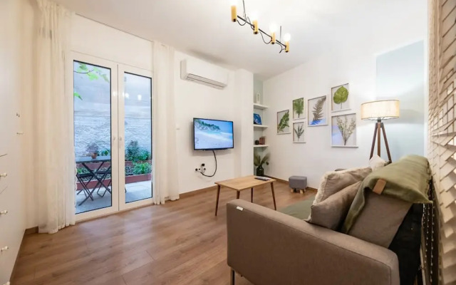 Quiet Apartment With a Garden at Exarcheia