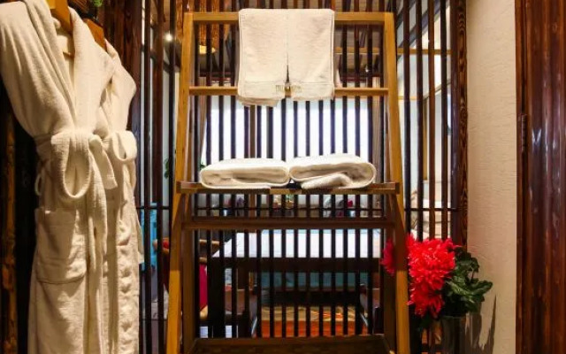 Yanquan  Hanguan Hotel（Oriental Saltlake Resort）