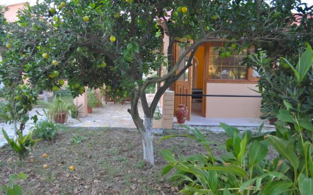Beachfront Holiday Houses Yannis on Agios Gordios Beach