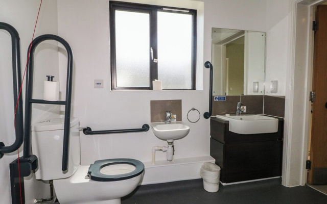 Marine Court Ground-floor Accessible Twin