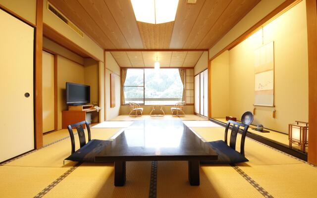 Izanro Iwasaki Ryokan