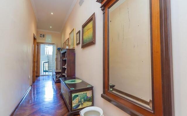 Amoret Apartments