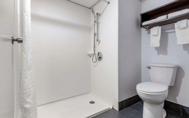 Comfort Inn & Suites Liverpool - Syracuse North