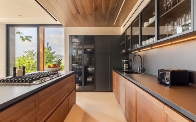 w Spectacular 4BR Villa in Costa Rica