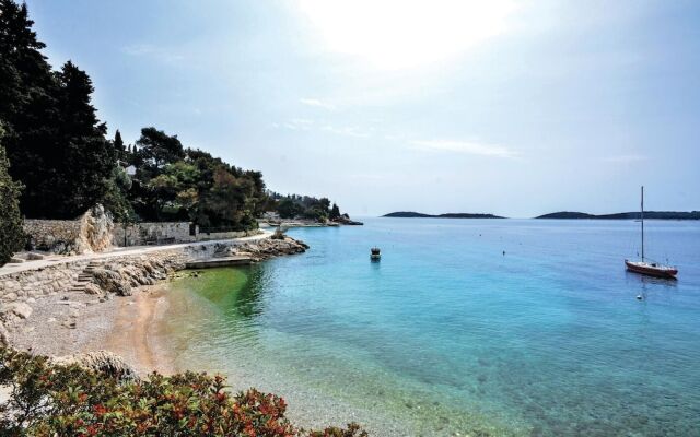 Stunning Home in Hvar With Wifi and 2 Bedrooms