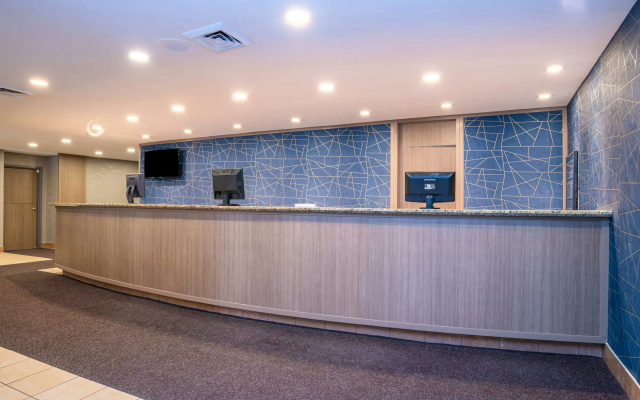 Sandman Hotel Montreal - Longueuil