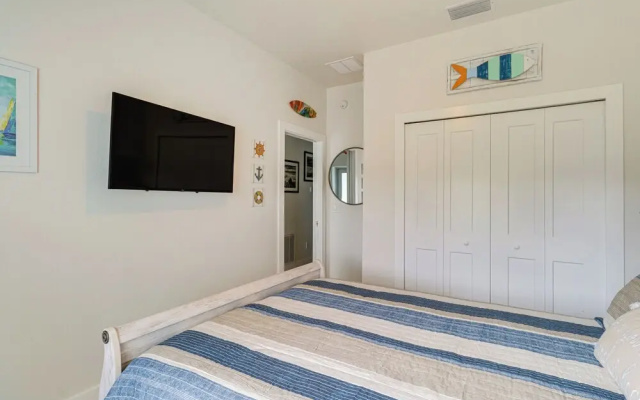 Sebring Serenity: Waterfront Retreat w/ Boat Dock!