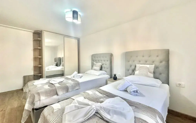 Maxim Family Apartment Budva