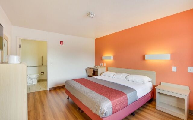 Motel 6 Columbia West