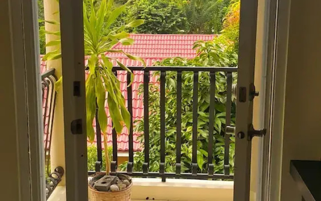 2 Bed Apt with Balcony at Runaway Bay