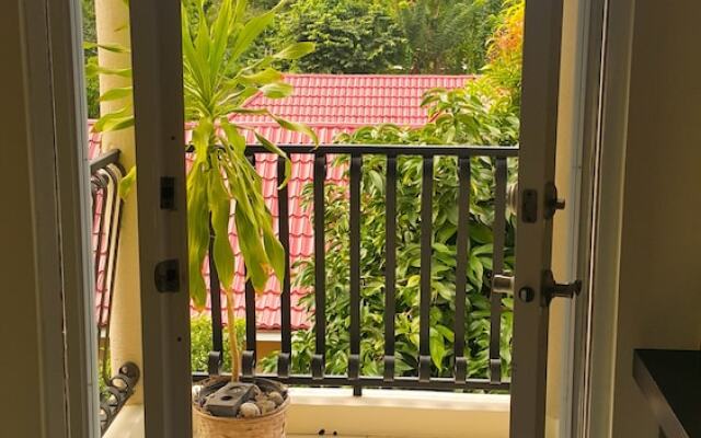 2 Bed Apt with Balcony at Runaway Bay