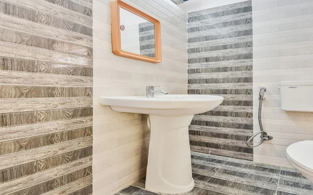 Spot On 60228 Hotel Shangrila