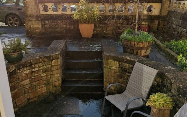 Captivating 1-bed Apartment in Bath With Parking