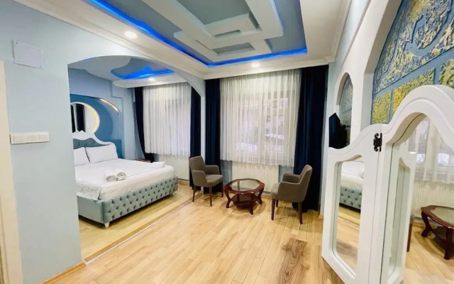 Cemre Suit