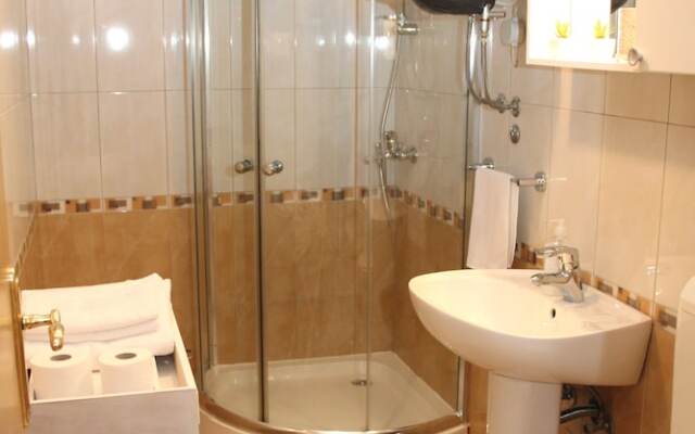 Old Theatre Rooms and Apartments