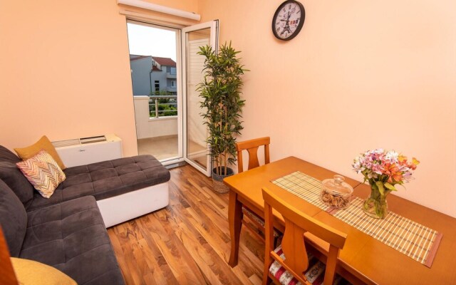 Awesome Apartment in Podstrana With 1 Bedrooms and Wifi