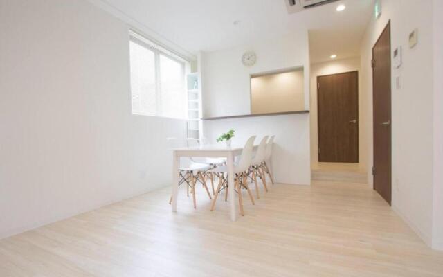 Cozy and Convenient Royal heights