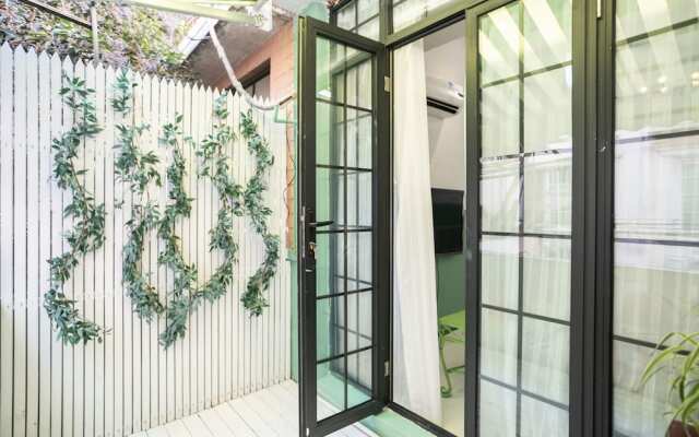 Shanghai Art Inn Vermeer