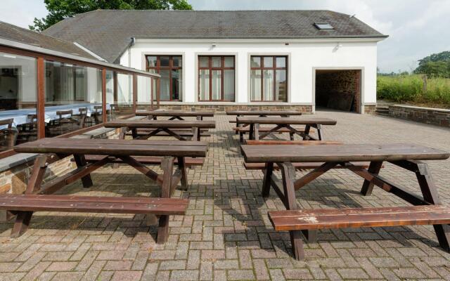 The Architecture of a Re-examined School