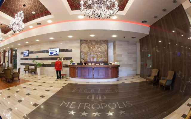 Metropolis Hotel